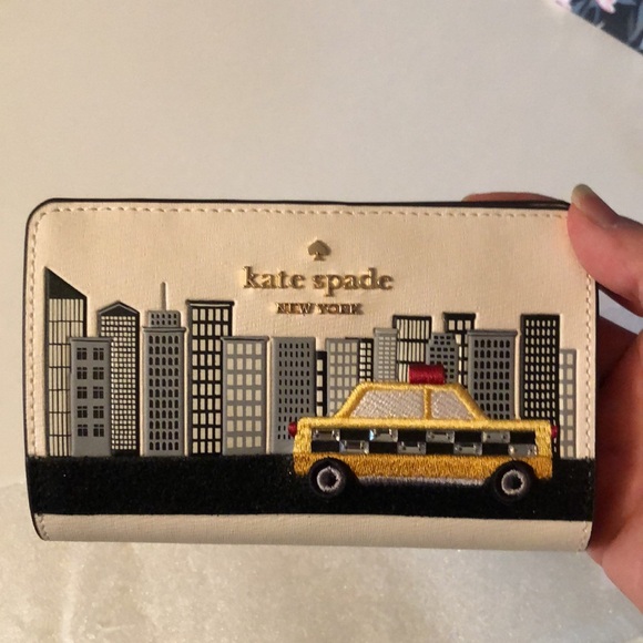 Kate Spade NYC Big Apple Medium Wallet - Picture 2 of 9